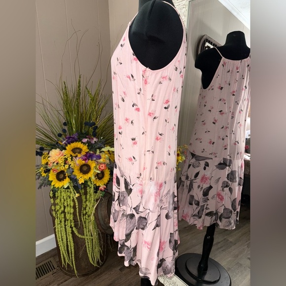 New York & Company • Floral Midi Dress - Picture 4 of 9